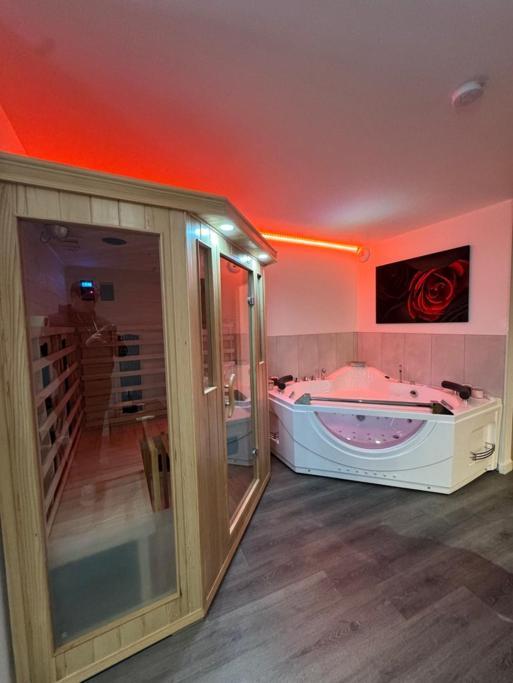 Nuit Defendue - Jacuzzi - Sauna - By Primo C0Nciergerie Tournus Exteriör bild