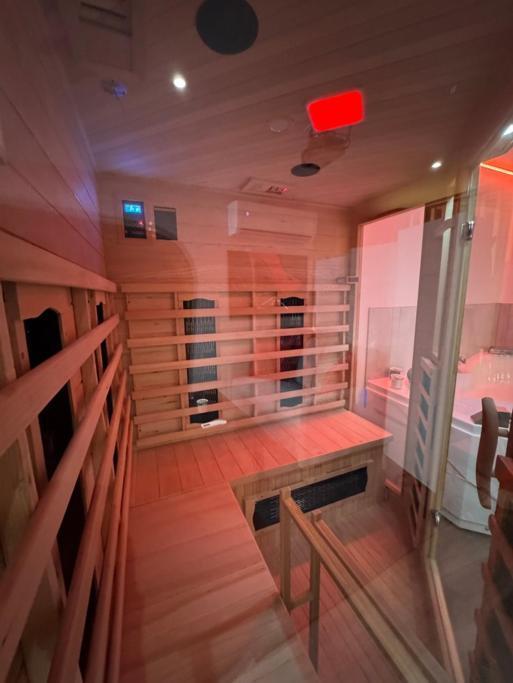 Nuit Defendue - Jacuzzi - Sauna - By Primo C0Nciergerie Tournus Exteriör bild
