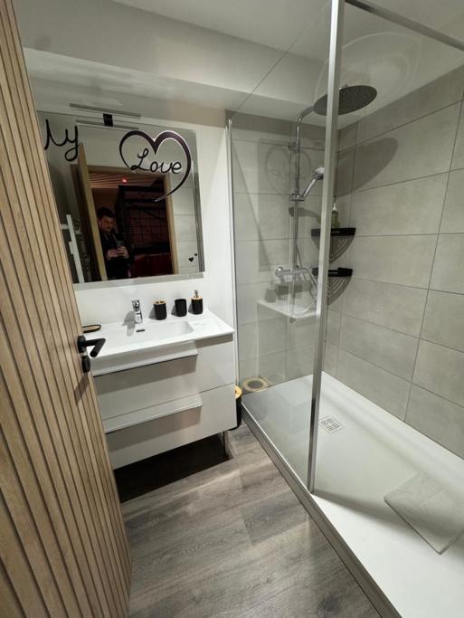 Nuit Defendue - Jacuzzi - Sauna - By Primo C0Nciergerie Tournus Exteriör bild