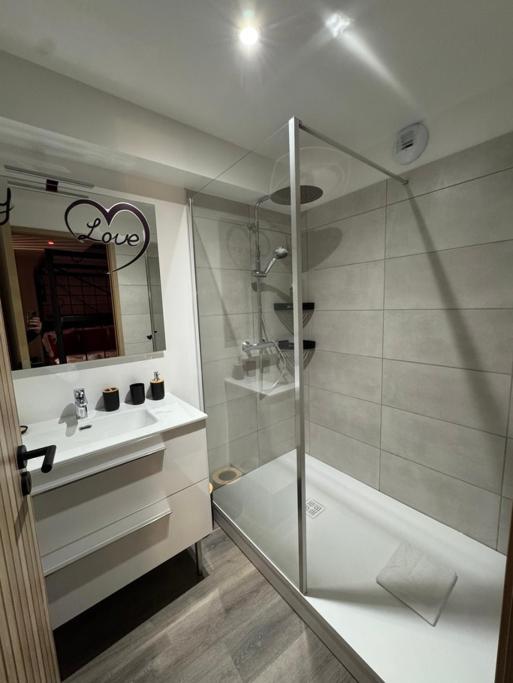 Nuit Defendue - Jacuzzi - Sauna - By Primo C0Nciergerie Tournus Exteriör bild