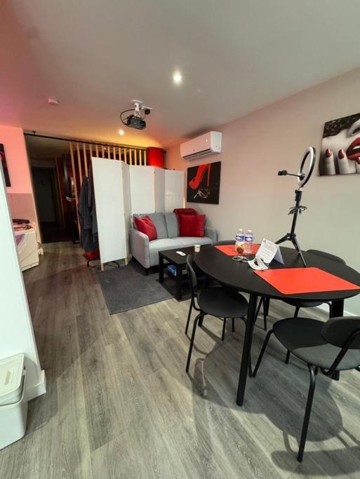 Nuit Defendue - Jacuzzi - Sauna - By Primo C0Nciergerie Tournus Exteriör bild